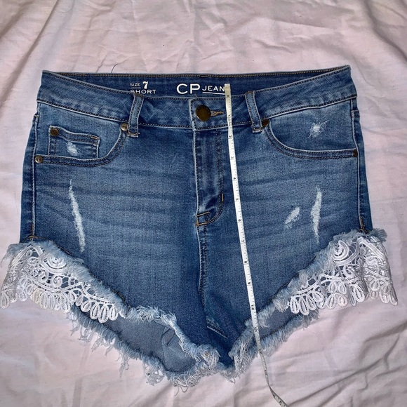 Jeans lace booty shorts with fringe - Picture 4 of 6